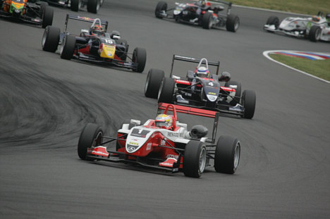 ART Grand Prix køreren Jules Bianchi på vej mod sejren i weekendens første Formula 3 Euro Series løb.